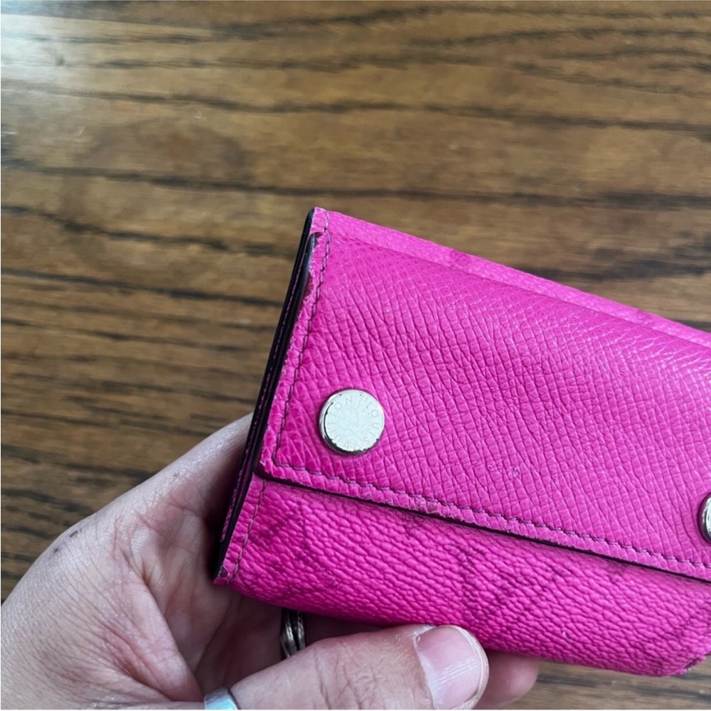 Louis Vuitton Taiga Rama Discovery Compact Wallet in a stunning hot pink color - Picture 6 of 9